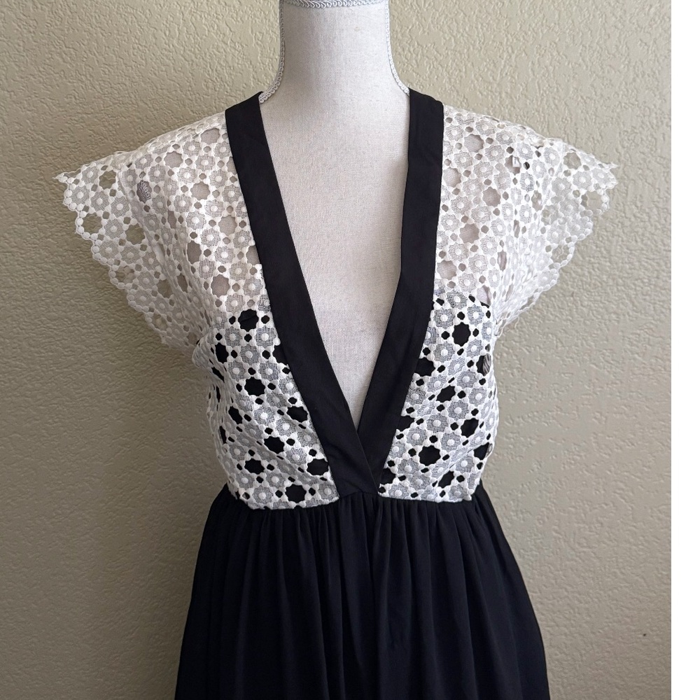Sandro Black Plunging Neckline Lace Inset Midi
Dress Black/White Size 38 US 6 - Picture 7 of 16